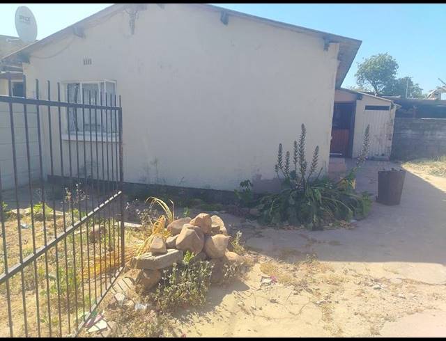 4 BEDROOM HOUSE FOR SALE IN AMSTELHOF